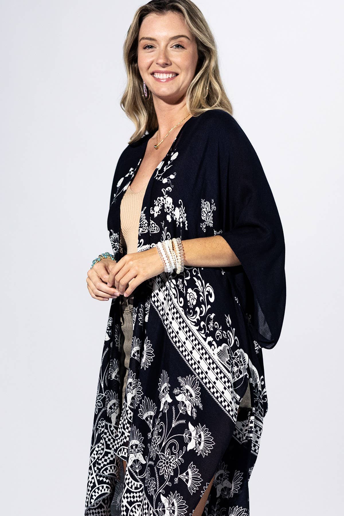 Noir Garden Kimono { product_type }}