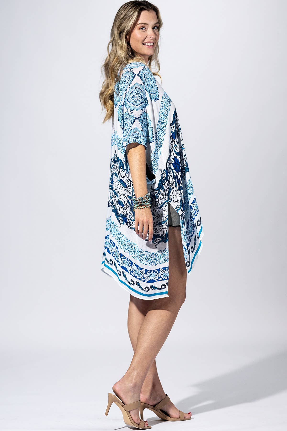 Azure Medallion Border Kimono { product_type }}