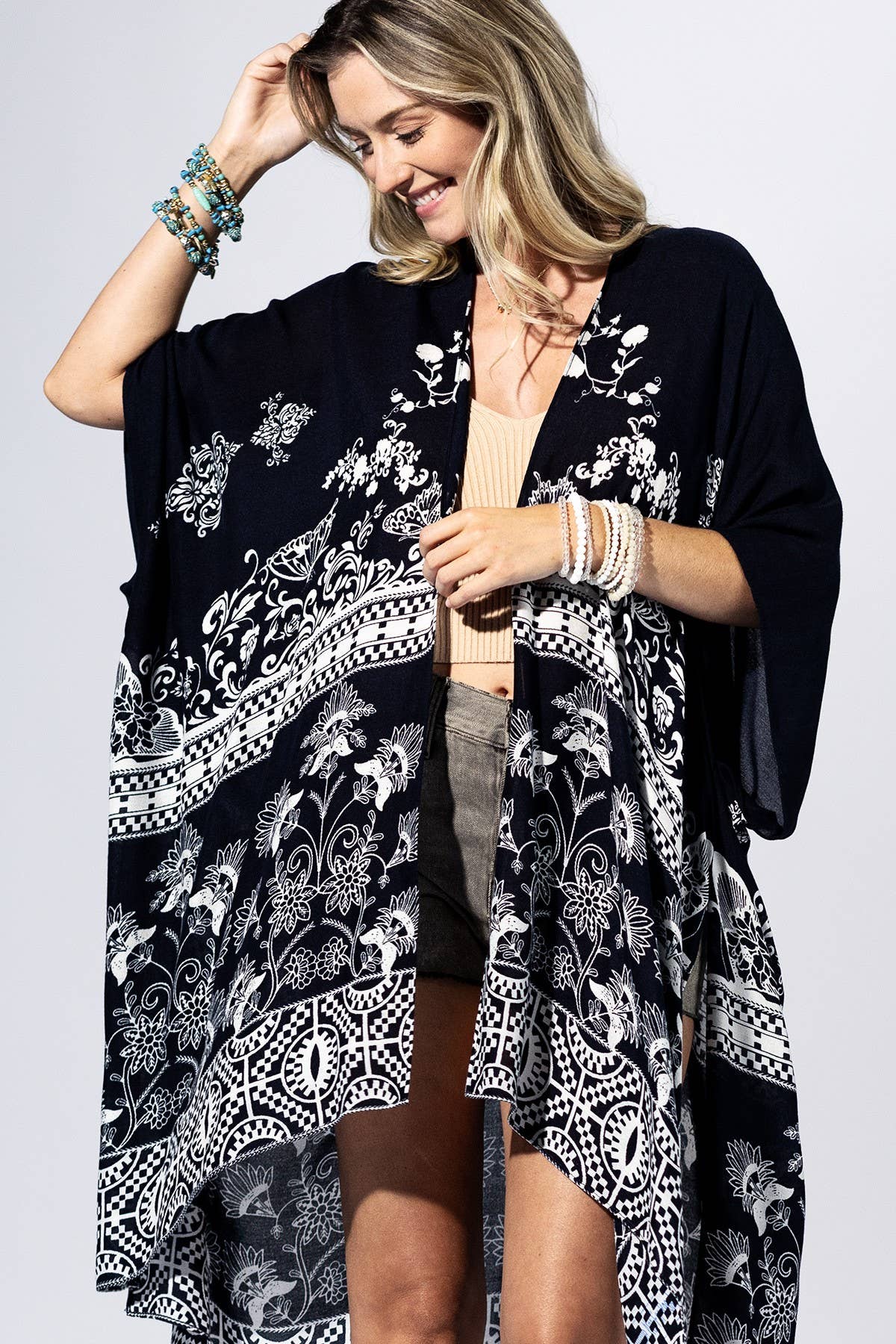 Noir Garden Kimono { product_type }}