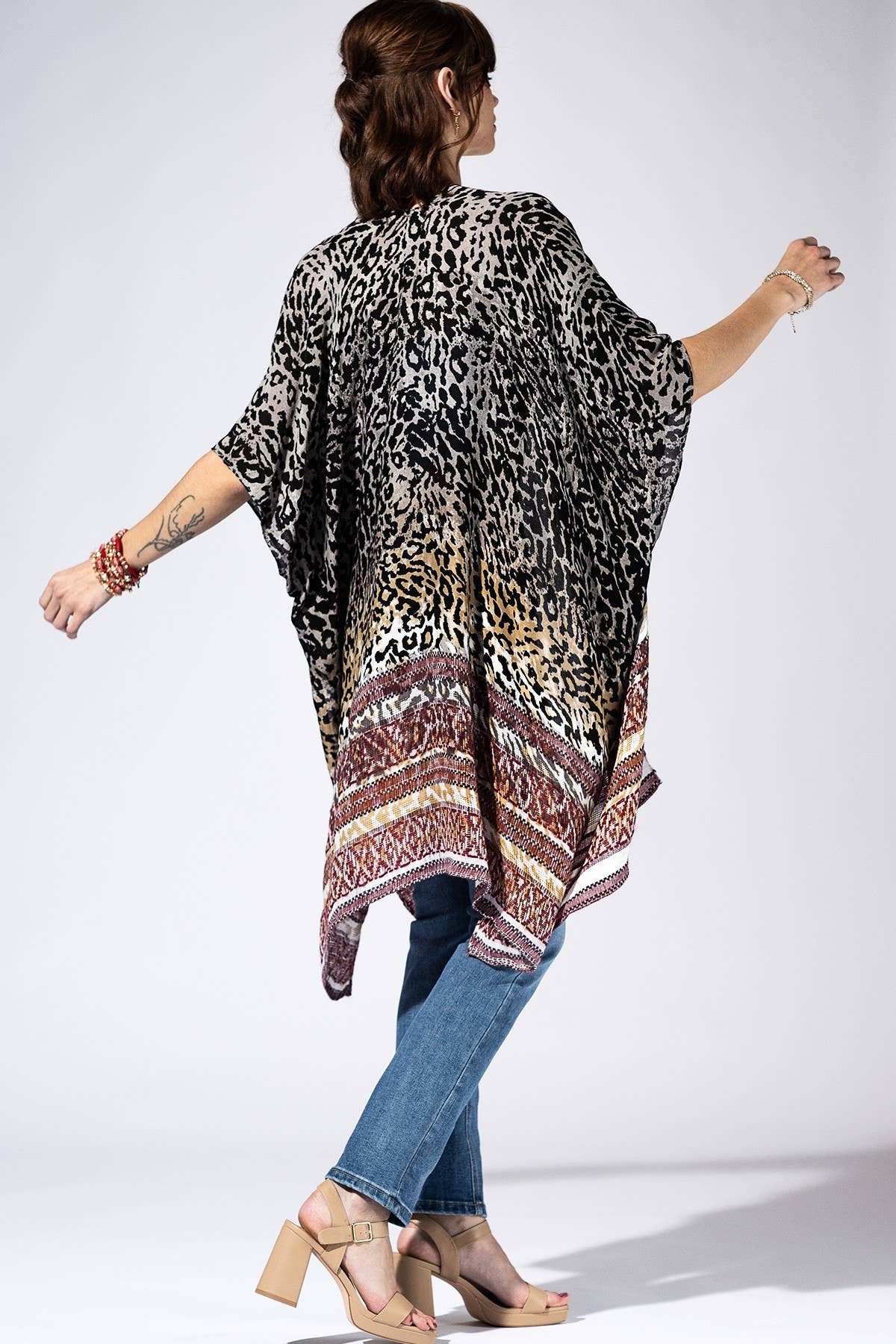 Carbon Leopard Border Kimono { product_type }}