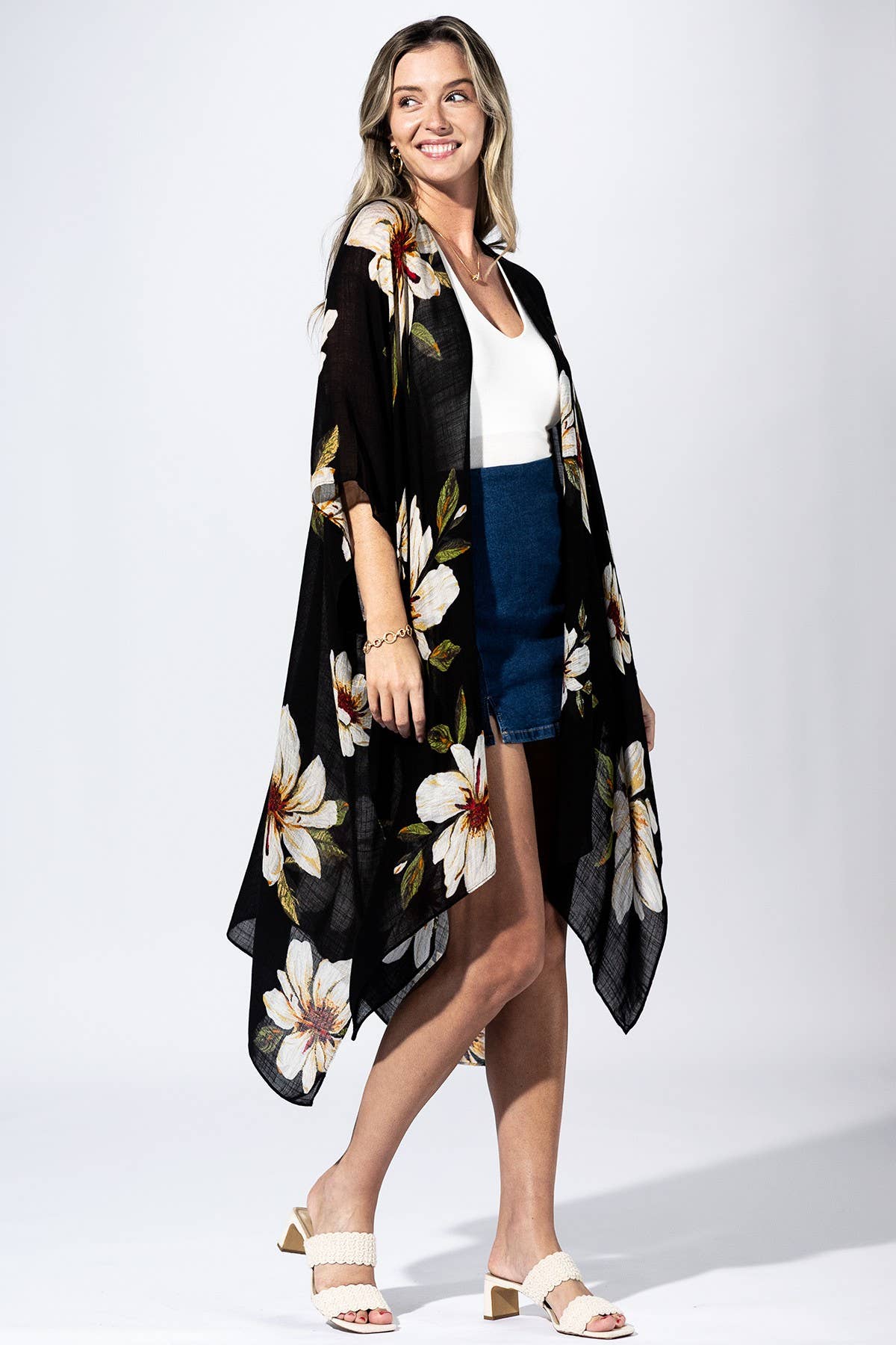 Black Flower Kimono { product_type }}