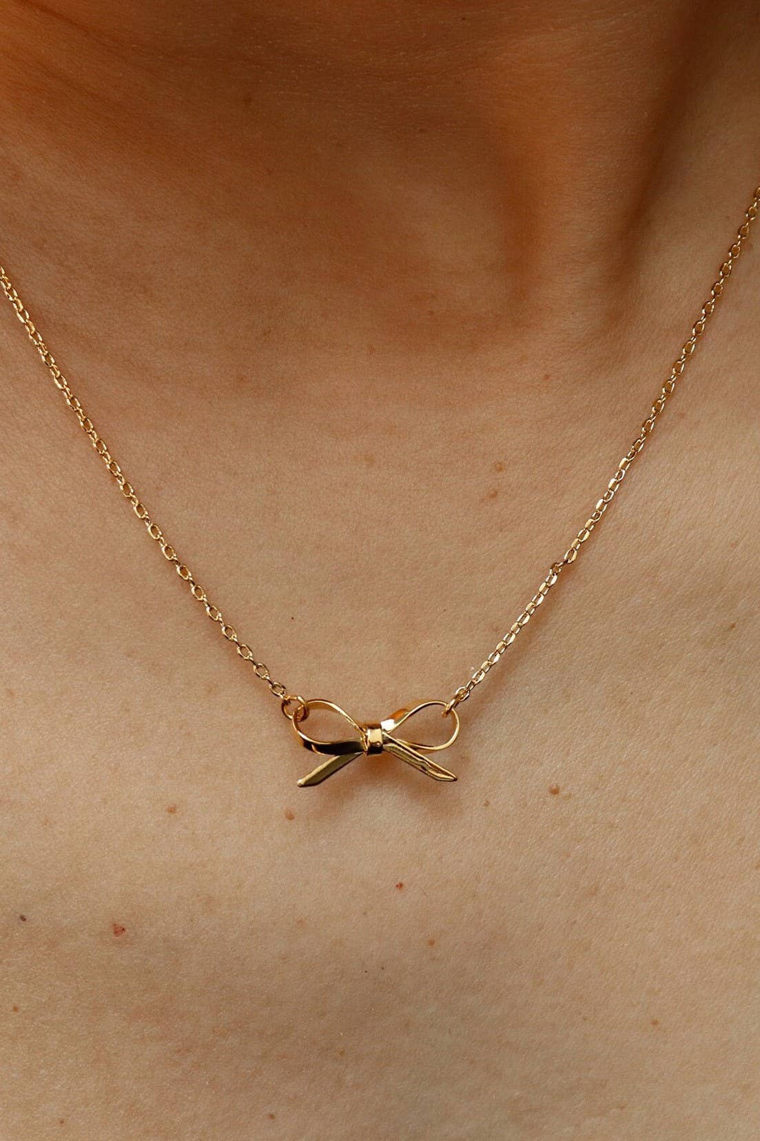 Gold Bow Necklace { product_type }}